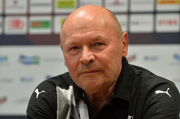 Kouč Viktorie Plzeň Miroslav Koubek na tiskové konferenci před odvetou s Maccabi Tel Aviv.