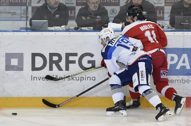 V souboji (zleva) Lukáš Nahodil z Brna a Miroslav Holec z Olomouce.