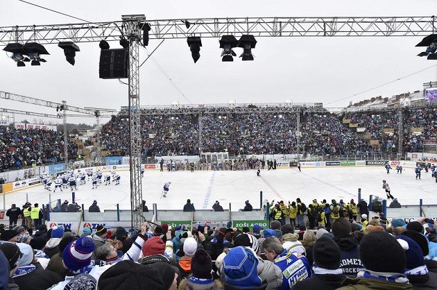 Ledová plocha za Lužánkami, kde Brno v rámci českého Winter Classic hostilo Plzeň.