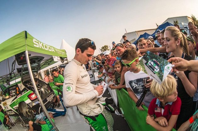 Jan Kopecký během autogramiády při Barum rallye 2018.