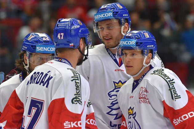 Čeští hokejisté (zleva) Martin Zaťovič, Michal Jordán, Radim Zohorna, Filip Pavlík se radují z gólu.