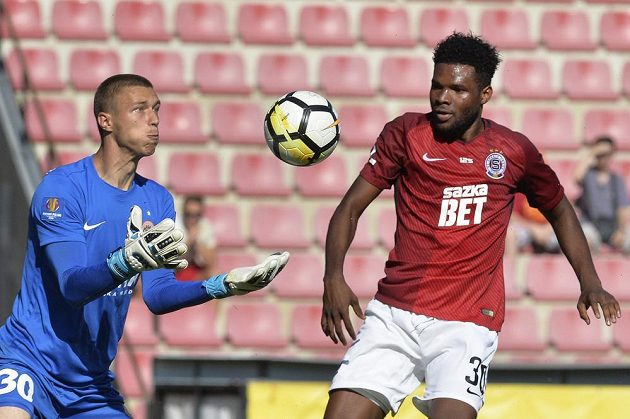 Zprava hráč nová posila Sparty útočník Benjamin Tetteh a brankář Dominik Hladun ze Zaglebie Lubin.