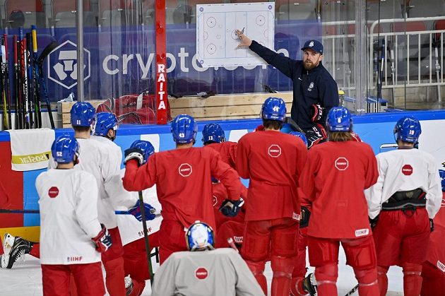 The training of the Czech national hockey team Filip Pešán shows one of the game exercises to his charges on the board.