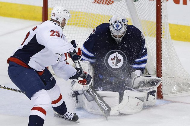 Pavelec o své výsadní postavení ve Winnipegu nejprve přišel, nyní ho získává zpět.