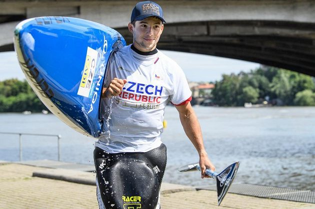 Vodní slalomář Jiří Prskavec během představení olympijské kolekce pro fanoušky.