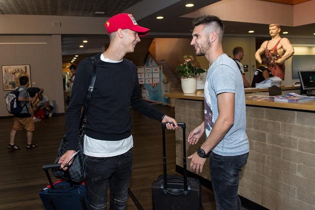 Václav Černý (vlevo) a Michal Trávník během srazu reprezentace do 21 let před nadcházejícím ME v Polsku.