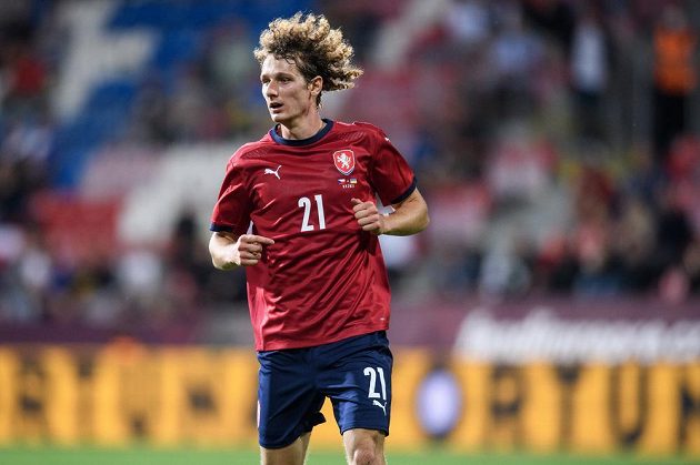 Záložník české fotbalové reprezentace Alex Král během přípravného utkání s Ukrajinou.