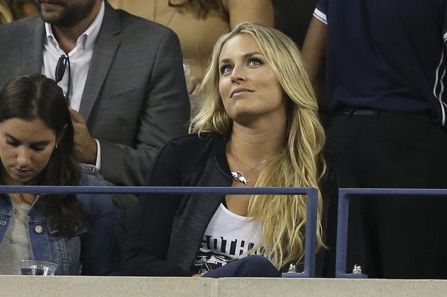 Palce svému oblíbenci Rogeru Federerovi držela v lóži i americká lyžařka Lindsey Vonnová.