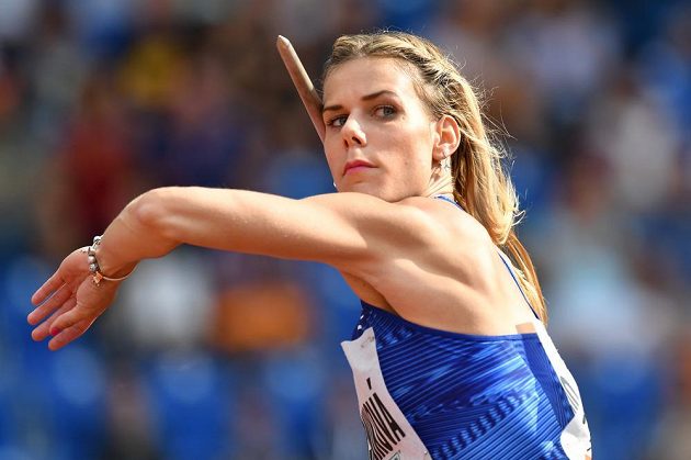 Nikola Ogrodníková v duelu českých oštěpařek na Zlaté tretře prohrála s Barborou Špotákovou, když skončila osmá.