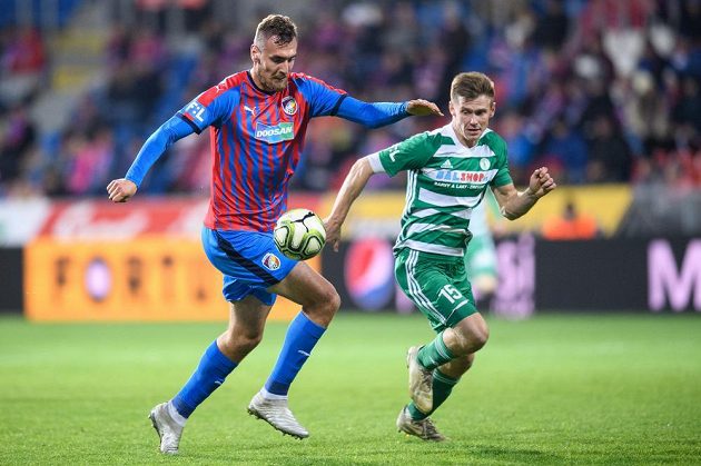 Tomáš Chorý (vlevo) z Viktorie Plzeň a Daniel Krch z Bohemians během utkání 18. kola Fortuna ligy.