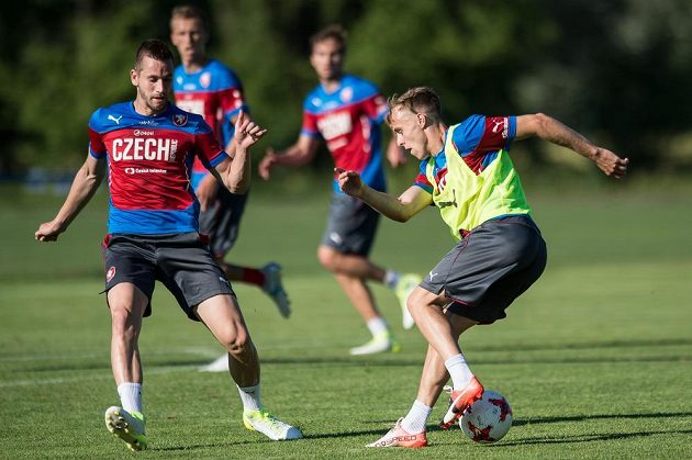 Michael Lüftner (vlevo) a Martin Hašek během tréninku reprezentace do 21 let.