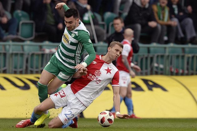 Zleva Rudolf Reiter z Bohemians a Tomáš Souček ze Slavie v utkání 23. kola fotbalové ligy.