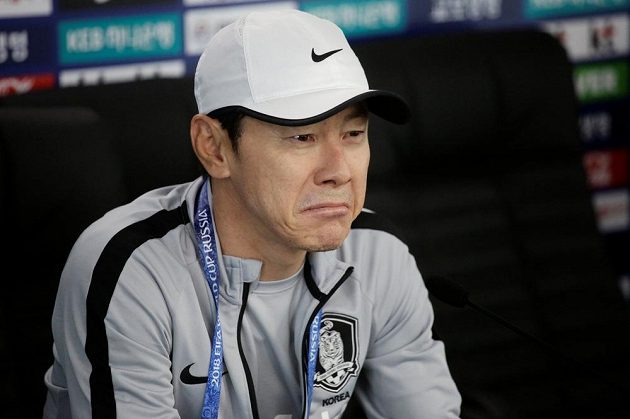Trenér korejské reprezentace Šin Te-Jong přiznal, že v přípravných zápasech před MS jeho svěřenci záměrně měnili čísla na dresech, aby ztížili práci skautům soupeřů.