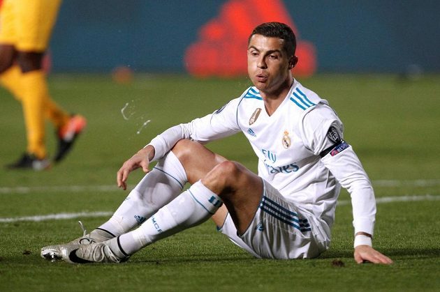 Real Madrid měl na půdě APOELu v Lize mistrů nabito, hvězdý Cristiano Ronaldo se ale dlouho nemohl trefit a byl otrávený. Po přestávce se už mezi střelce zapsal.