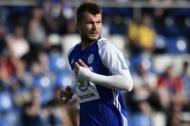 Nikolaj Komličenko z Mladé Boleslavi v akci během odvetného utkání finále skupiny o Evropu.