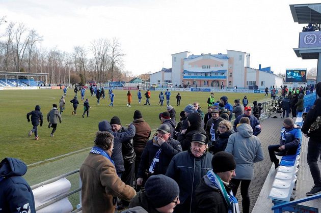 Běloruská liga je jedinou fotbalovou soutěží v Evropě, která v době pandemie koronaviru pokračuje, a díky tomu těží z nové popularity.