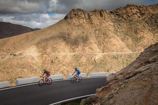 Jaroslav Kulhavý (vlevo) a Jan Vastl trénují na ostrově Fuerteventura.