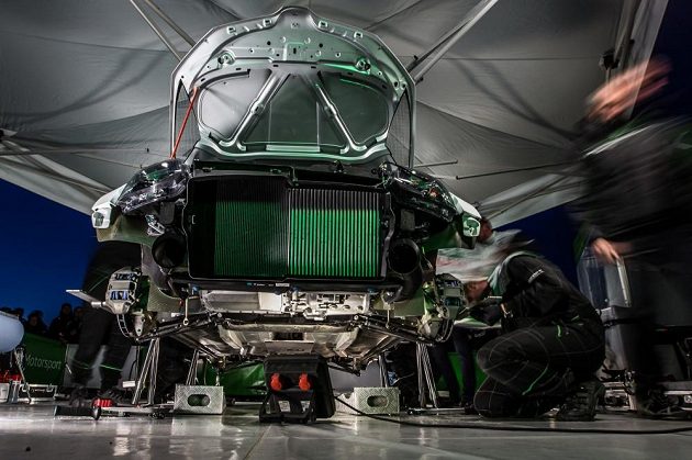 Škoda Fabia R5 Jana Kopeckého v servisním parku při Rallye Šumava 2015.