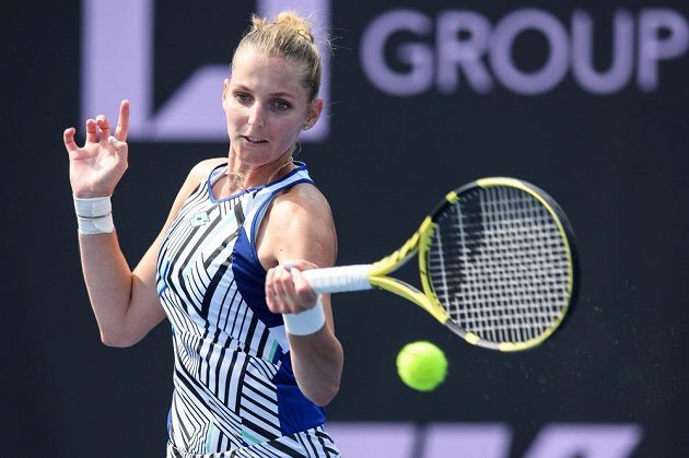 Kristýna Plíšková se v zápase proti Barboře Strýcové musela před soupeřkou sklonit.