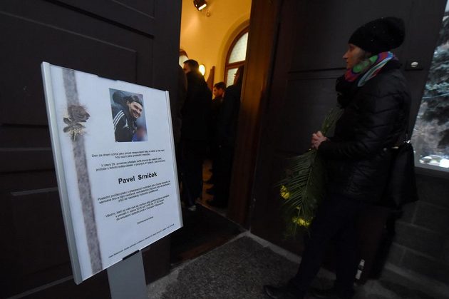 V obřadní sítí ve Vítkovicích se uskutečnilo poslední rozloučení s bývalým fotbalovým brankářem Pavlem Srníčkem.