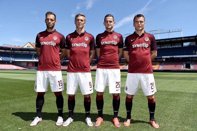 Fotbalisté Sparty (zleva) Marco Paixao, Bořek Dočkal, Mario Holek a David Lafata v nových dresech před startem sezóny 2015/2016.