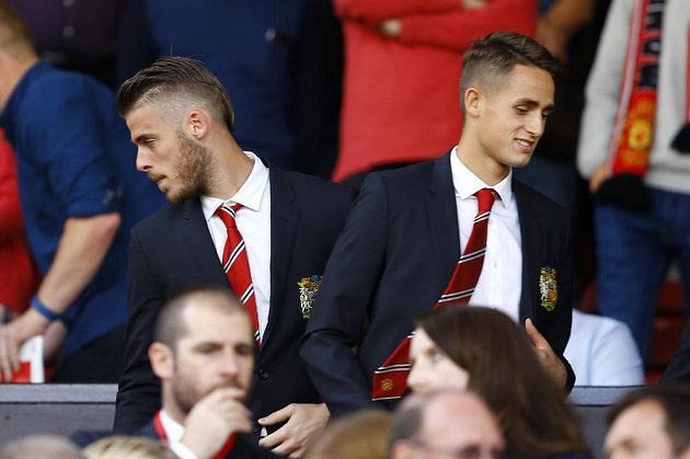 Gólman David de Gea (vlevo) údajně nebyl na zápas se Spurs dostatečně připravený, takže usedl jen na tribunu.