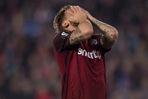 Radoslav Kováč během odvetného utkání čtvrtfinále Evropské ligy proti Villarrealu.