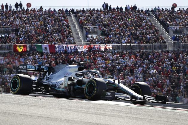 Druhé místo v USA stačilo, Brit Lewis Hamilton může opět slavit titul mistra světa.