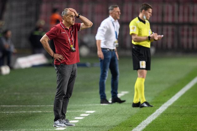 Trenér Sparty Praha Václav Kotal během utkání ve skupině o titul s Baníkem Ostrava.