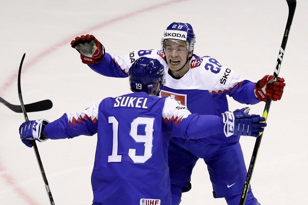 Slovenská radost! Matúš Sukeľ slaví gól, který vstřelil do sítě USA na mistrovství světa.