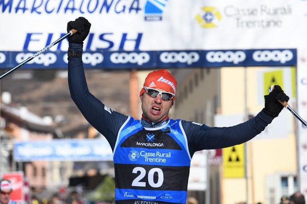 Ilja Černousov z Bauer Ski Teamu projel cílem Marcialongy jako první.