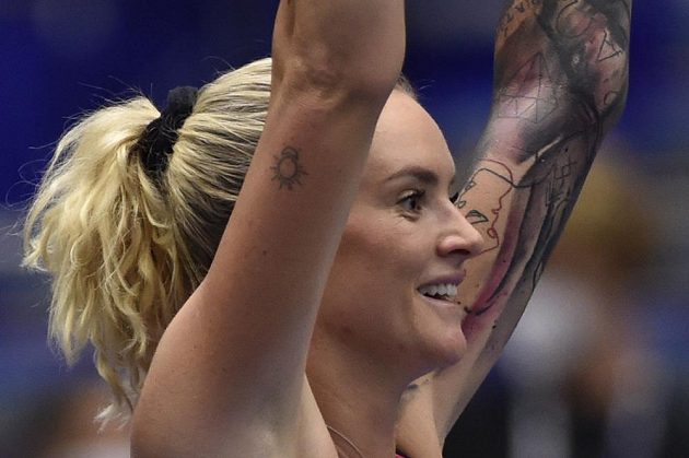 Dobojováno! Tereza Martincová se raduje z vítězství a postupu do čtvrtfinále turnaje WTA v Ostravě.