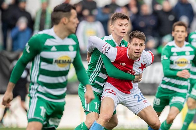 Daniel Krch z Bohemians a Lukáš Masopust ze Slavie Praha během utkání 23. ligového kola.