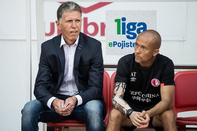 Nový trenér Slavie Jaroslav Šilhavý (vlevo) a asistent Jiří Chytrý během utkání 6. kola ePojisteni.cz ligy v Teplicích.