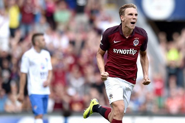 Sparťanský záložník Bořek Dočkal se raduje ze vstřelení gólu proti Baníku Ostrava ve druhém kole Synot ligy.
