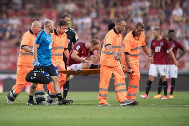 Další komplikace pro fotbalovou Spartu - zraněný stoper Semih Kaya. Ten nedohrál derby s Bohemians.