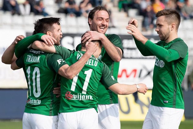 Fotbalisté Jablonce (zleva): Michal Trávník, Bogdan Vatajelu, Martin Doležal a Jakub Považanec oslavují gól na 2:0 proti Příbrami.
