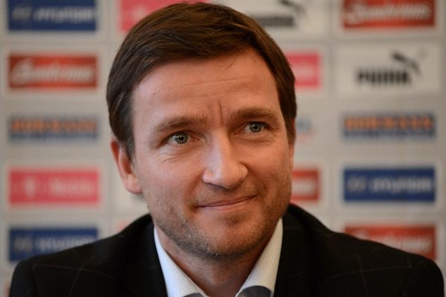 Manažer české fotbalové reprezentace Vladimír Šmicer během srazu české fotbalové reprezentace před přátelským utkáním v Turecku.