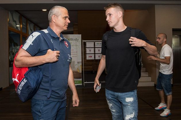 Trenér Vítězslav Lavička a Jakub Jankto během srazu reprezentace do 21 let před nadcházejícím ME v Polsku.