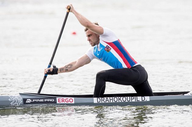Kanoista Dan Drahokoupil v rozjížďce na 200 m během mistrovství světa v rychlostní kanoistice v Račicích.