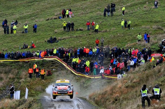 Martin Prokop s Fordem Fiesta WRC na trati Britské rallye 2013.