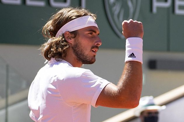 Greek tennis player Stefanos Tsitsipas's fighting gesture during the French Open final.