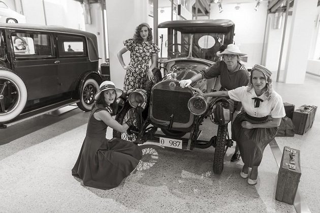 Fotografie s historickými vozy se pořizovaly v muzeu v Mladé Boleslavi.