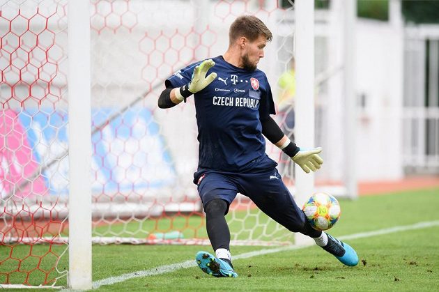 Brankář Tomáš Vaclík během tréninku fotbalové reprezentace před zápasy v Kosovu a Černé Hoře.