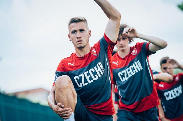 Reprezentační devatenáctka se v Tbilisi intenzivně chystá na zahajovací duel se Švédskem.