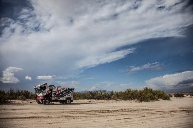 Martina Kolomého provázely i v 8. etapě Rallye Dakar problémy a ztratil.
