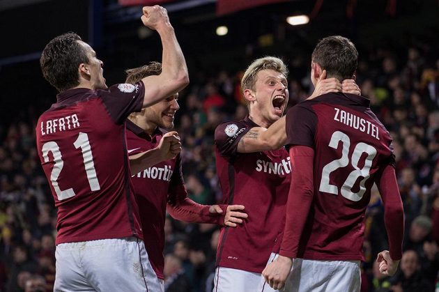 Fotbalisté Sparty (zleva) David Lafata, Martin Frýdek, Ladislav Krejčí a Ondřej Zahustel oslavují gól na 3:1 během derby se Slavií.