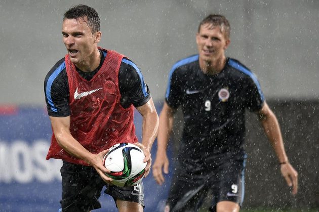 Sparťani David Lafata (vlevo) a Bořek Dočkal na tréninku před úterním utkáním Ligy mistrů v Moskvě.