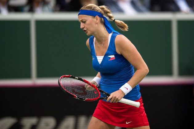 Česká tenistka Petra Kvitová v prvním zápase s Anastasií Pavljučenkovou ve finále Fed Cupu v Praze.