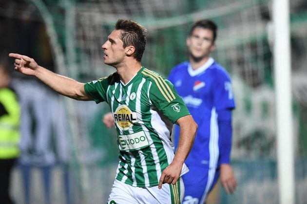 Útočník Bohemians Jevgenij Gennaďjevič Kabajev se raduje z vyrovnávacího gólu proti Baníku.